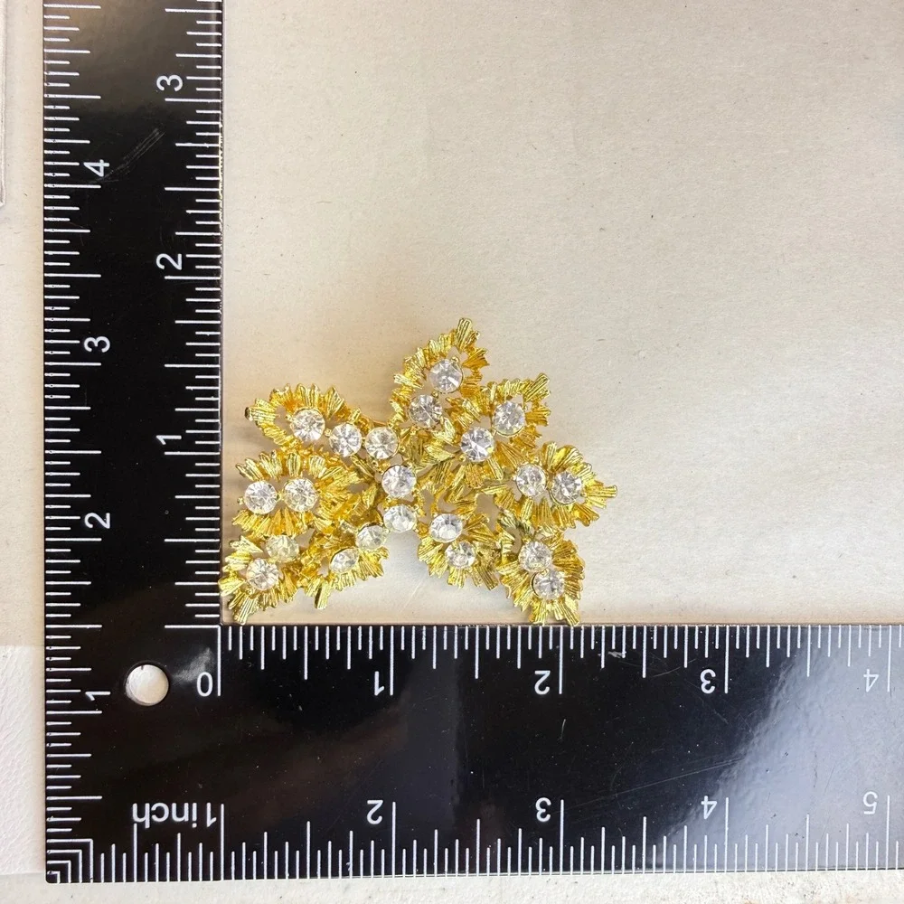Vintage MJ Ent Floral Rhinestone Brooch Pin Textured Leaf Spray Gold Tone‎